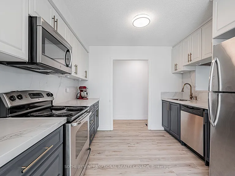 10 Yonge St #1012 — Photo 10