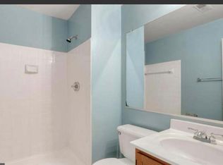 4233 Fox Lake Dr, Fairfax, VA 22033