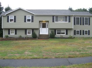 10 Honeysuckle Ln, Shrewsbury, MA 01545
