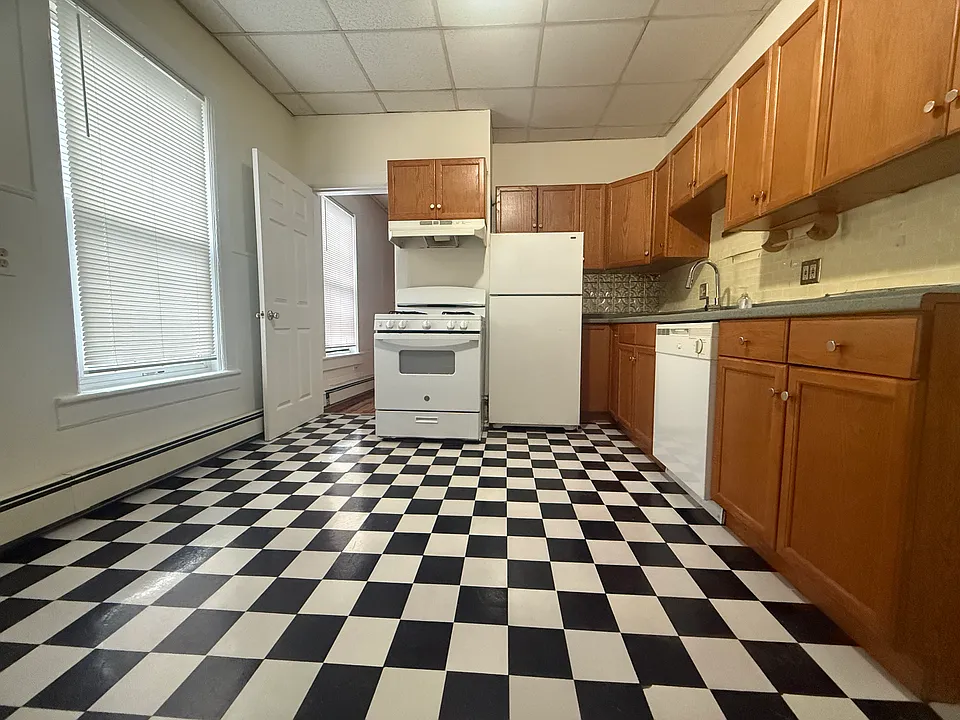 48 Florence St #2