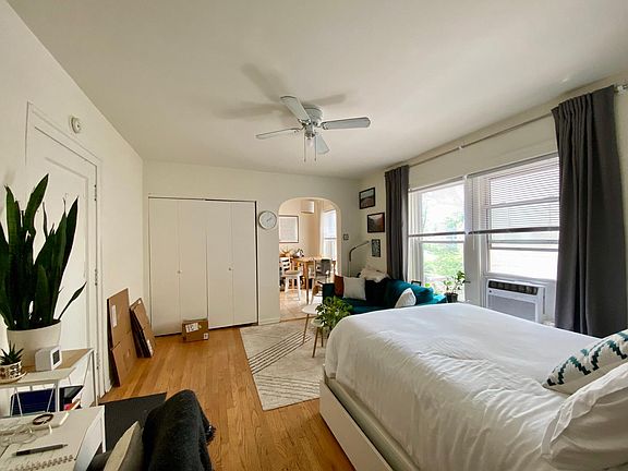 4th image of 2146 N Dayton St #205