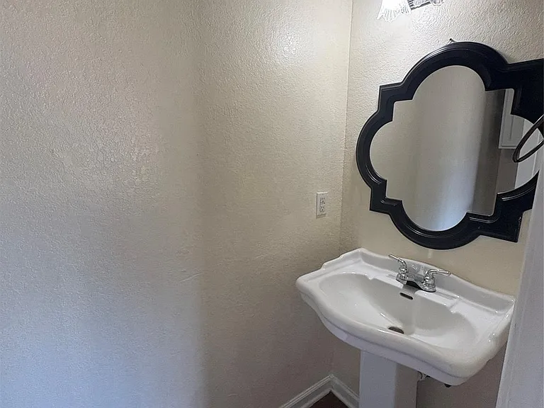 101 E Hospital Dr #1 — Photo 11
