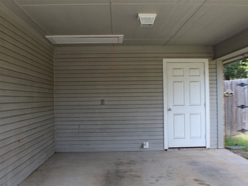 2nd image of 203 E Magnolia St
