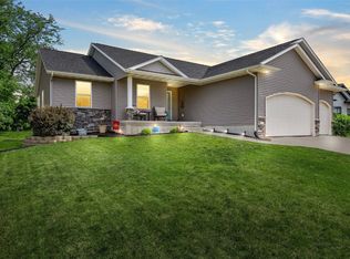 1712 Hoover Trail Ct SW, Cedar Rapids, IA 52404