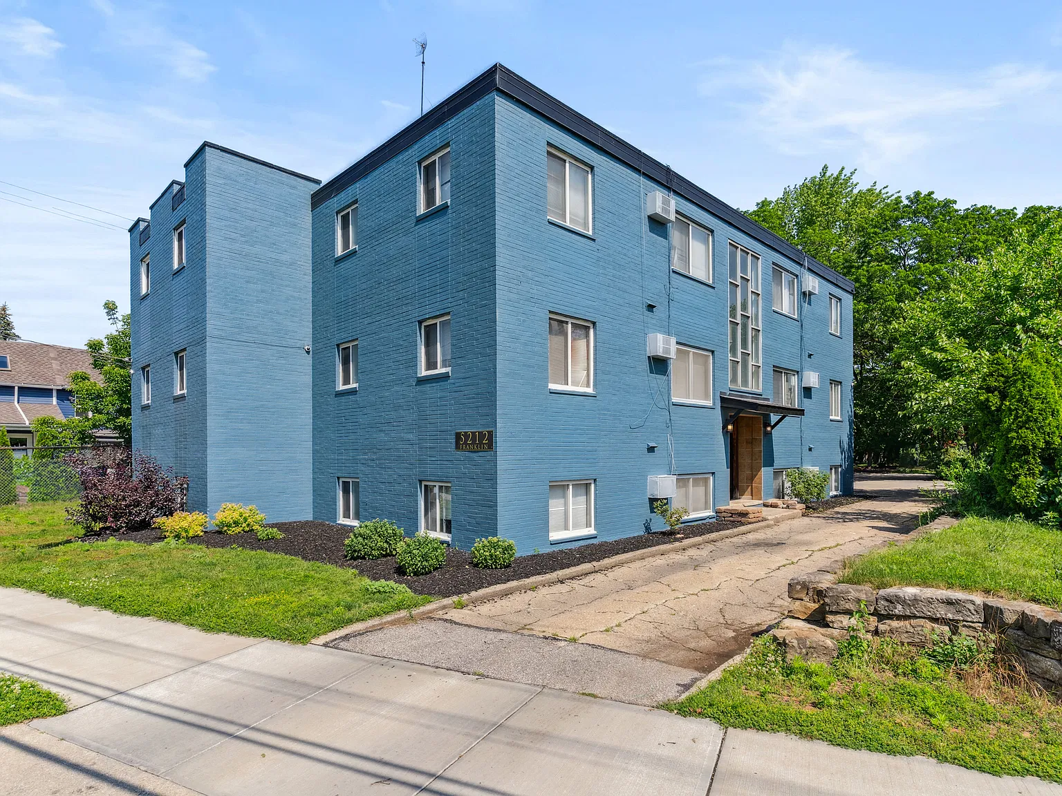 5212 Franklin Blvd — Photo 1