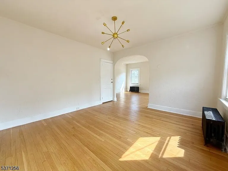 166 Washington Pl — Photo 1