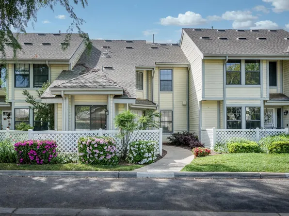 923 E Foxhill Dr, Fresno, CA 93720