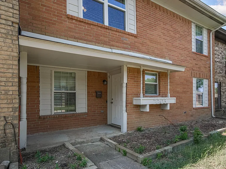 2203 Sheraton Dr — Photo 33
