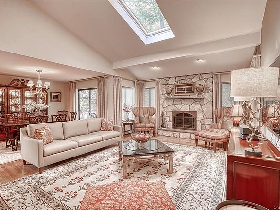 4th image of 2663 Stony St