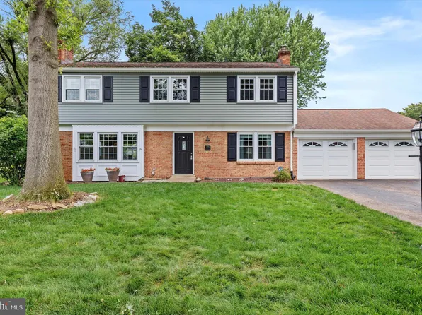 3809 Hearthstone Rd, Camp Hill, PA 17011