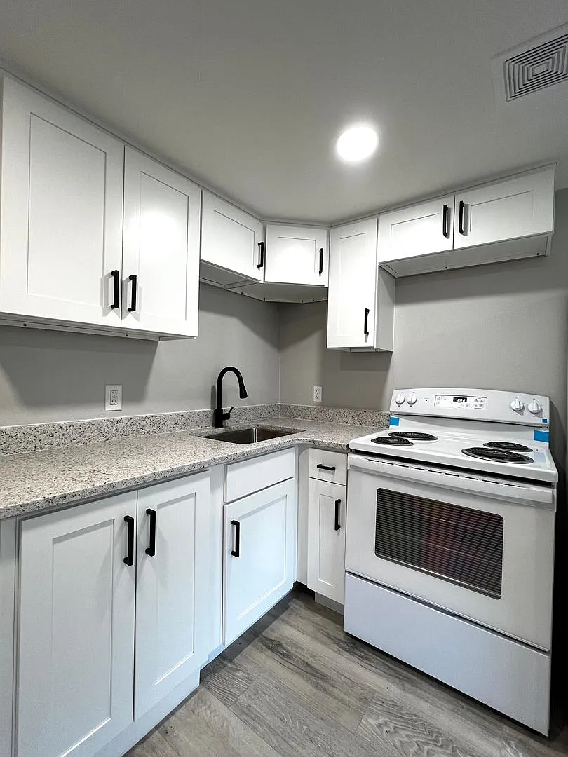 201 North 10th Street - Gateway Apartments — Photo 4