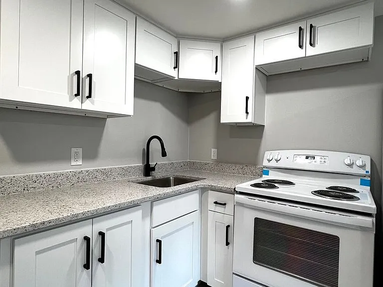 201 North 10th Street - Gateway Apartments — Photo 12