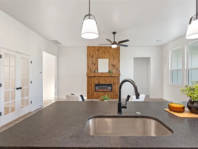 5008 Misty Wood Ln — Photo 15