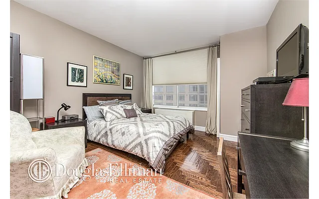 Sold by Douglas Elliman | media 15