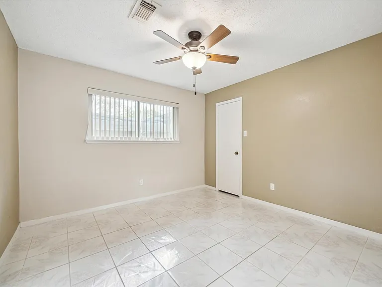 21423 Park Valley Dr — Photo 16