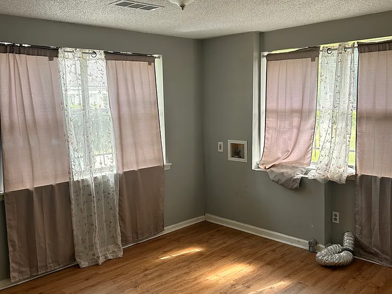 2404 Jackson Ave — Photo 27