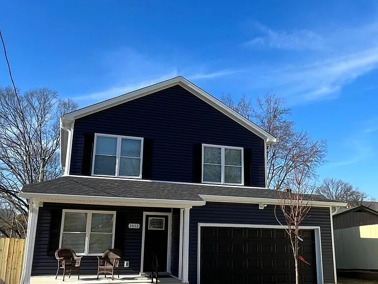 1613 Grove Ave — Photo 3