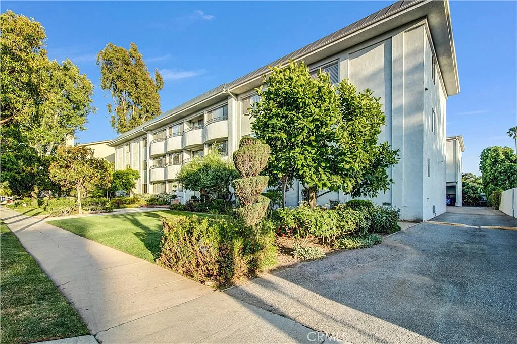 1 bed, 1039 sqft, $3,500 — Photo 1