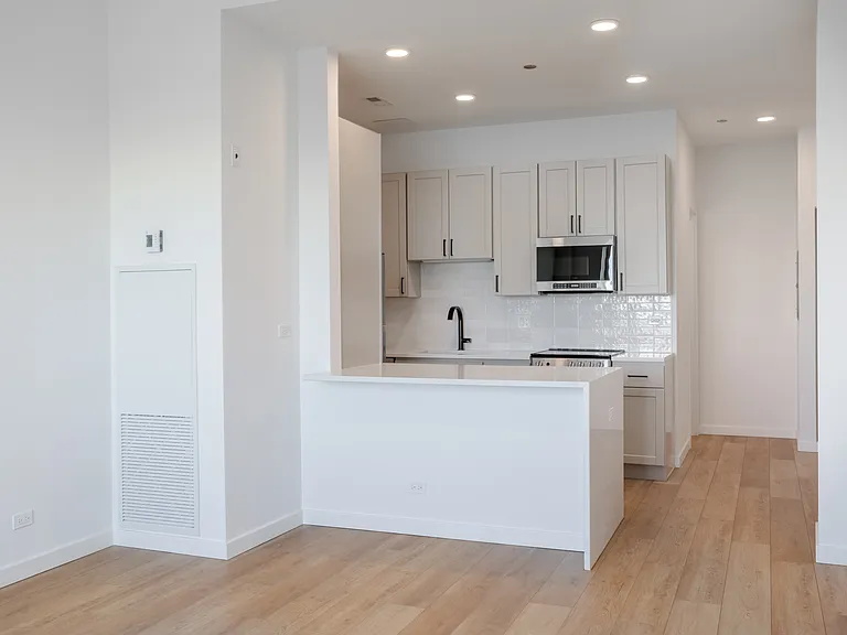 The Nest at Lincoln Park West — Photo 59