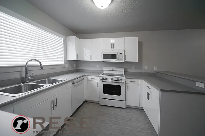 2 bed, 1.0 bath, 783 sqft, $1,250 — Photo 2