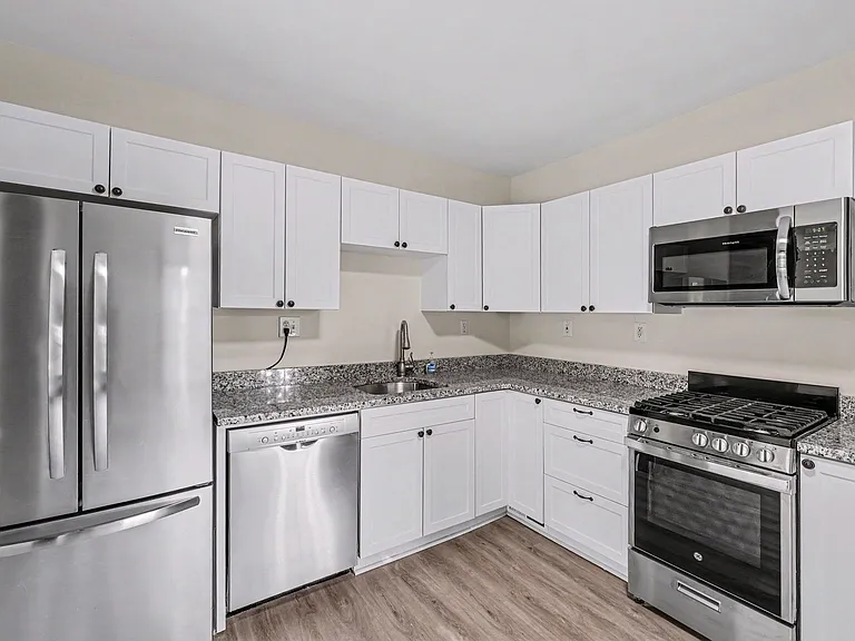 335 Crescent St NE #2 — Photo 11