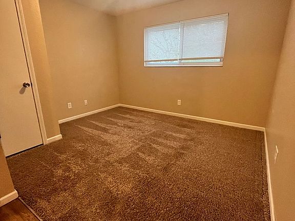 3rd image of 619 W 14th St #1B-1Ba-727Sqft