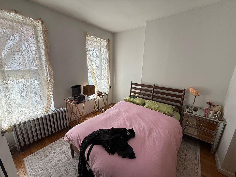 1st image of 132 Allen St APT 2b