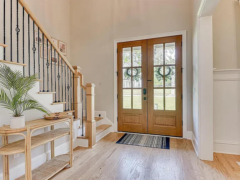 566 River Oaks Ln — Photo 2