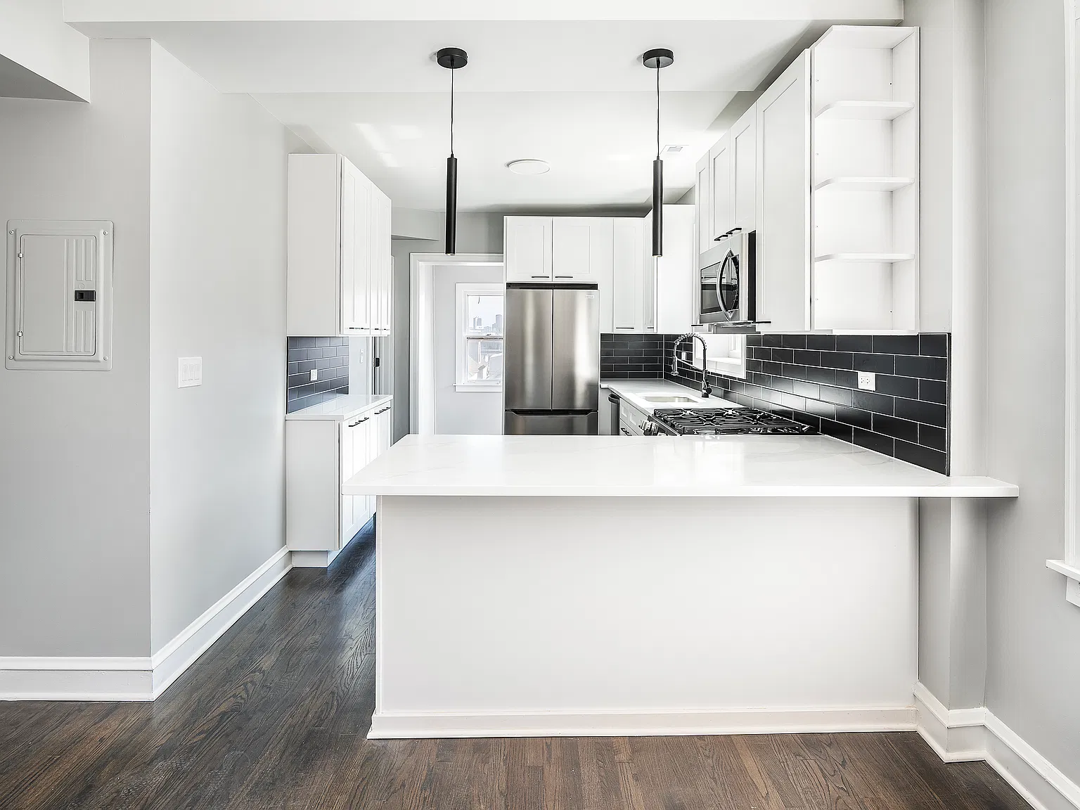 2451 N Campbell Ave — Photo 3