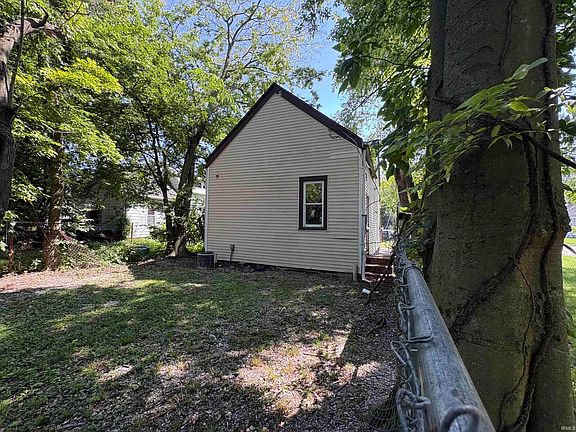 5th image of 1427 S Governor St