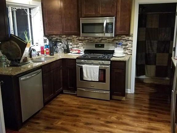 5th image of 322 W River St