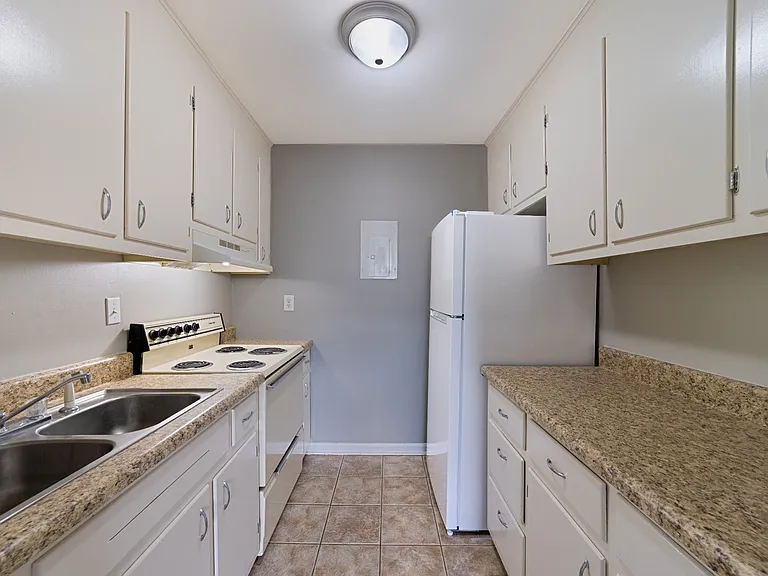 612 Madison St #12 — Photo 4