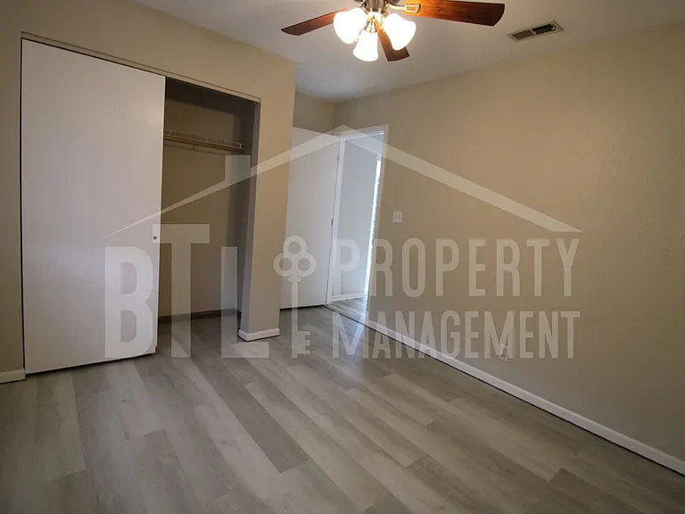 240 Fox Ridge Rd — Photo 11