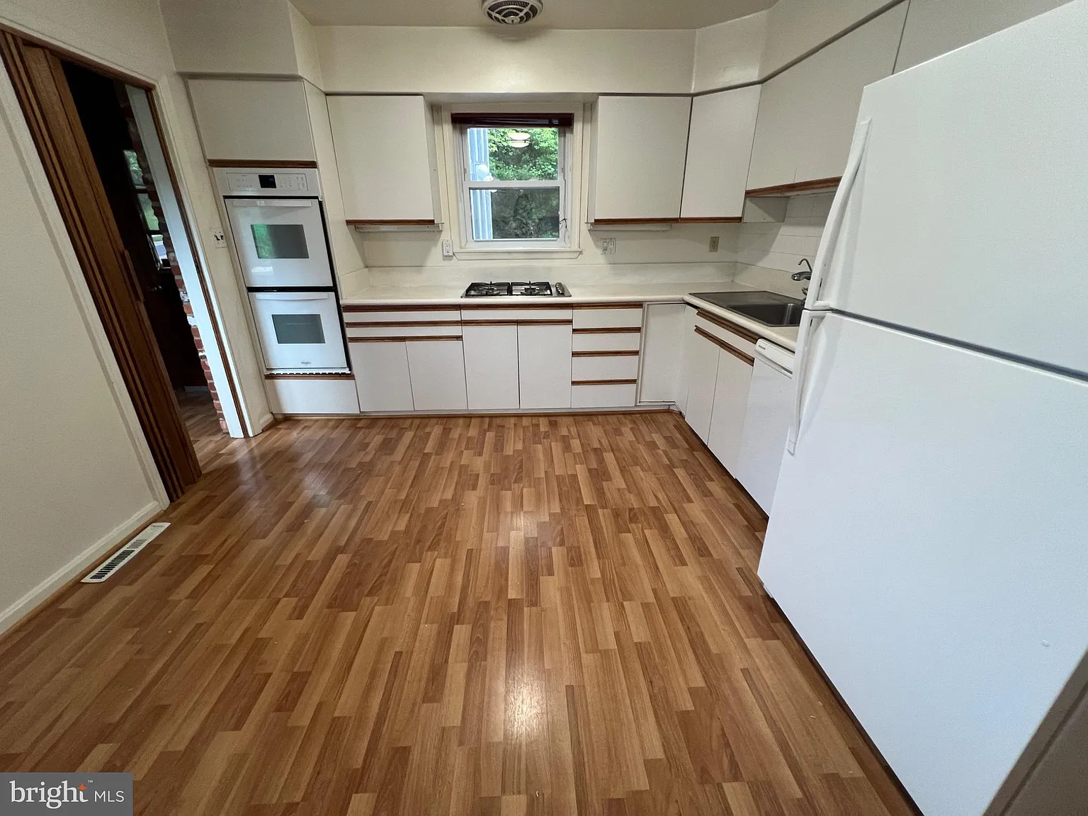 4 bed, 2.5 bath, 3010 sqft, $3,950 — Photo 2