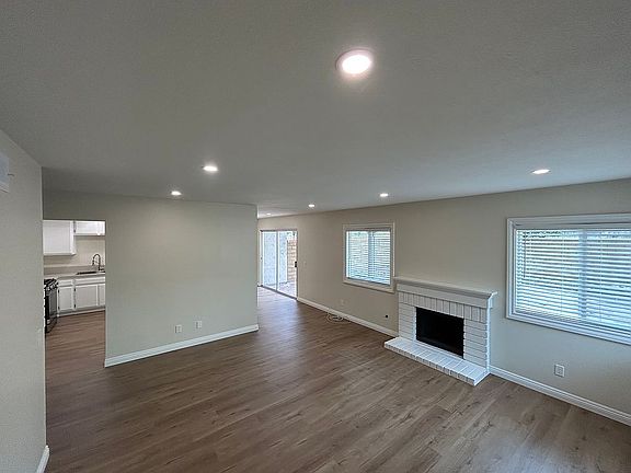 4th image of 15854 Cindy Ct
