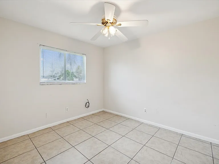 607 SW 26th St — Photo 12