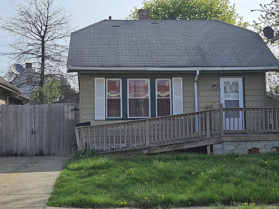 1383 Clearaire Rd