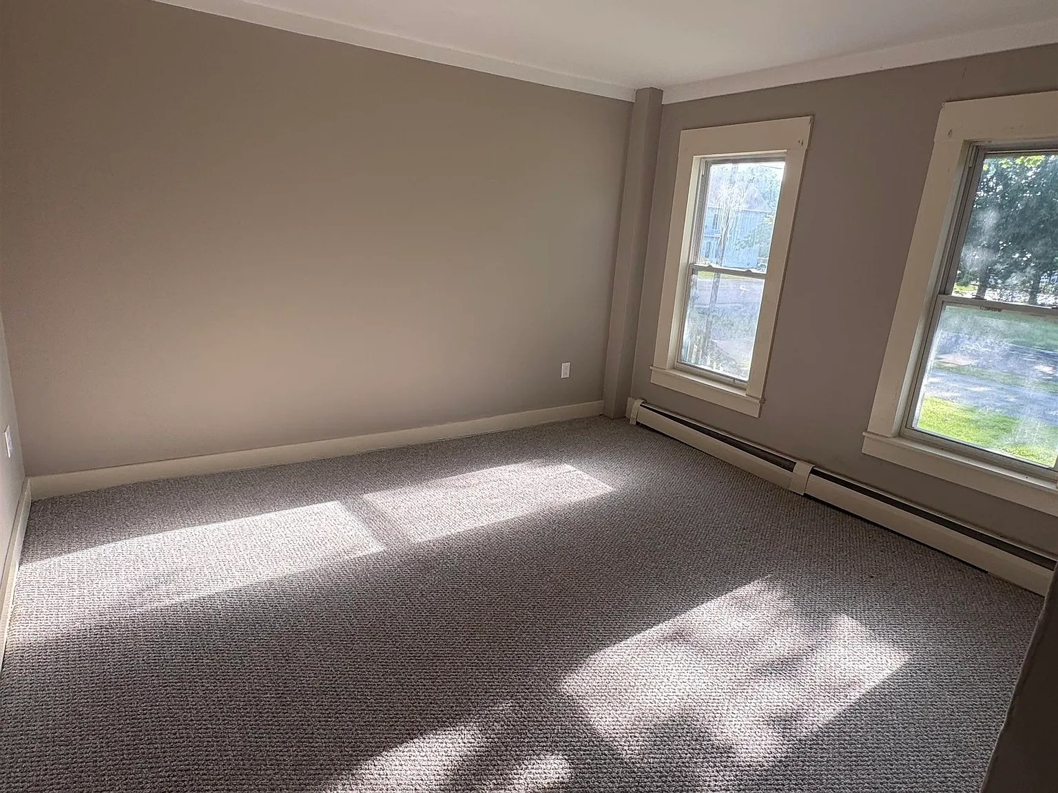 3 bed, 1.0 bath, 3596 sqft, $1,995 — Photo 3
