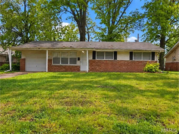9805 Duke Dr, Saint Louis, MO 63136