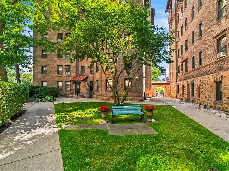 14 N Chatsworth Ave #1K — Photo 19