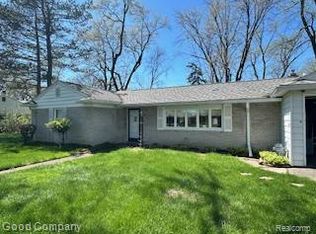 24735 Lathrup Blvd, Southfield, MI 48075
