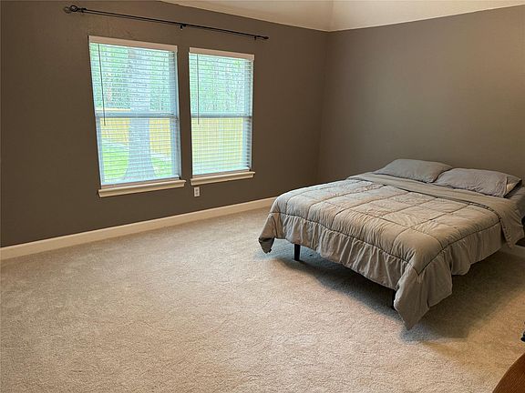 5th image of 223 Maple Ln