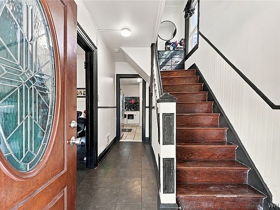 2nd image of 33 Glor St