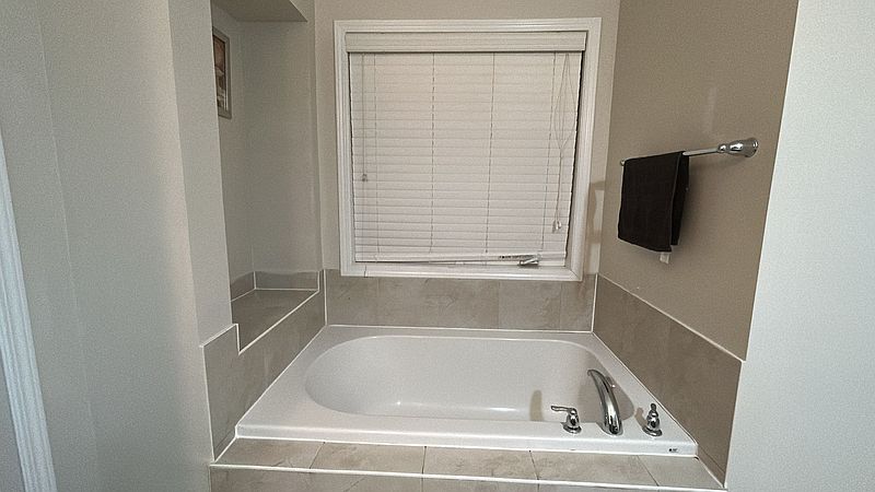 Brampton Townhouse for rent - 4 Bedrooms — photo 16