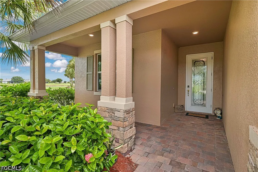 3 bed, 3.0 bath, 1852 sqft, $4,000 — Photo 2