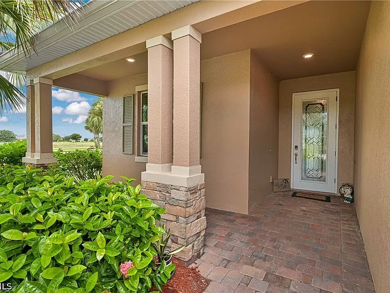 3153 Walnut Grove Ln — Photo 2