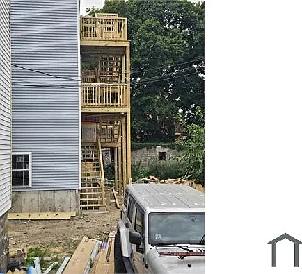 3 bed, 1301 sqft, $4,000 — Photo 3