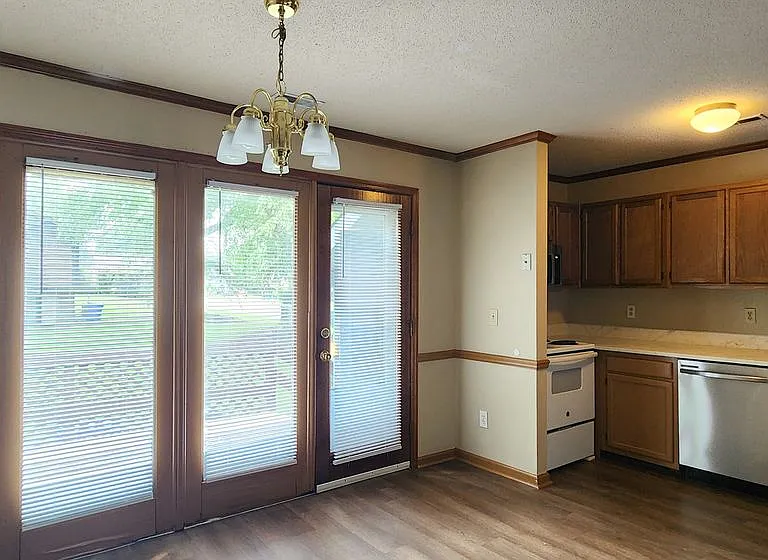 5706 Chalmers Ct — Photo 7