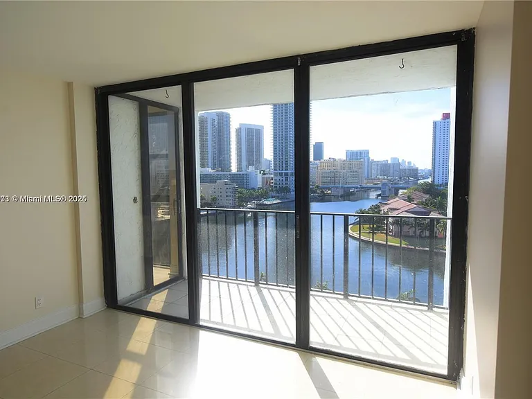 200 Leslie Dr #1124 — Photo 4