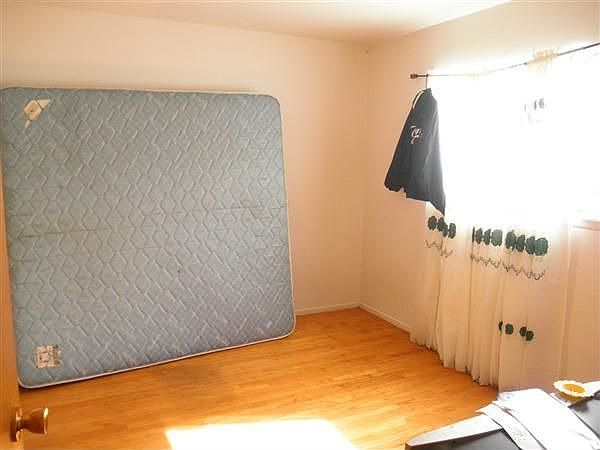 2nd image of 894 Devonshire Ave